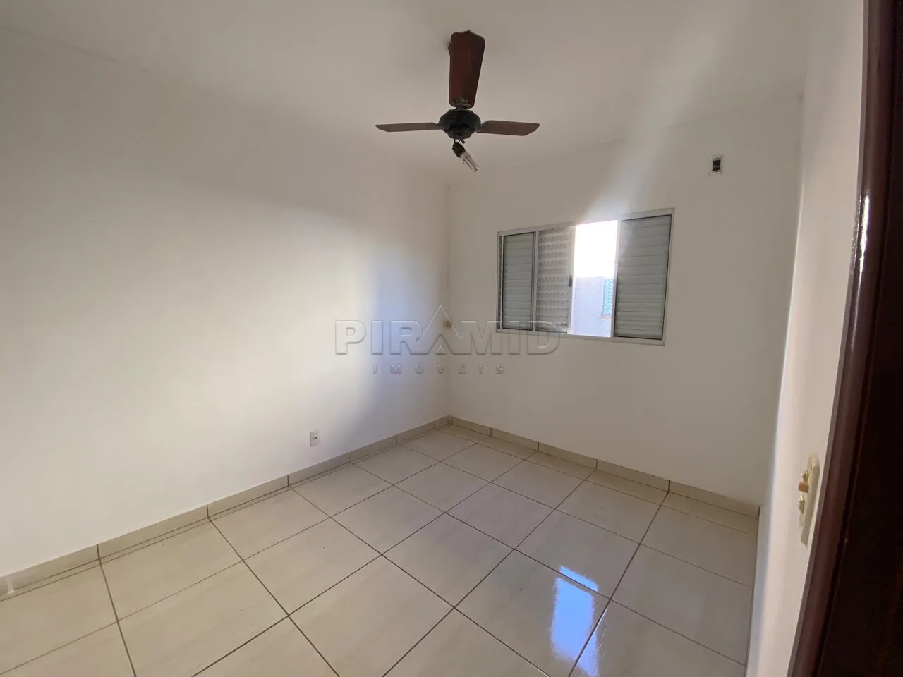 Alugar Apartamento / Padr&atilde;o em Ribeir&atilde;o Preto R$ 850,00 - Foto 18