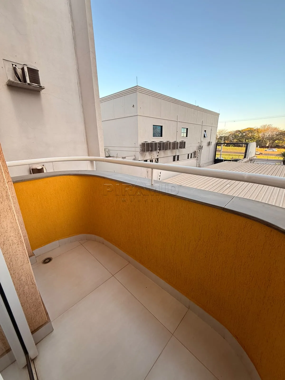 Alugar Apartamento / Padr&atilde;o em Ribeir&atilde;o Preto R$ 1.500,00 - Foto 2