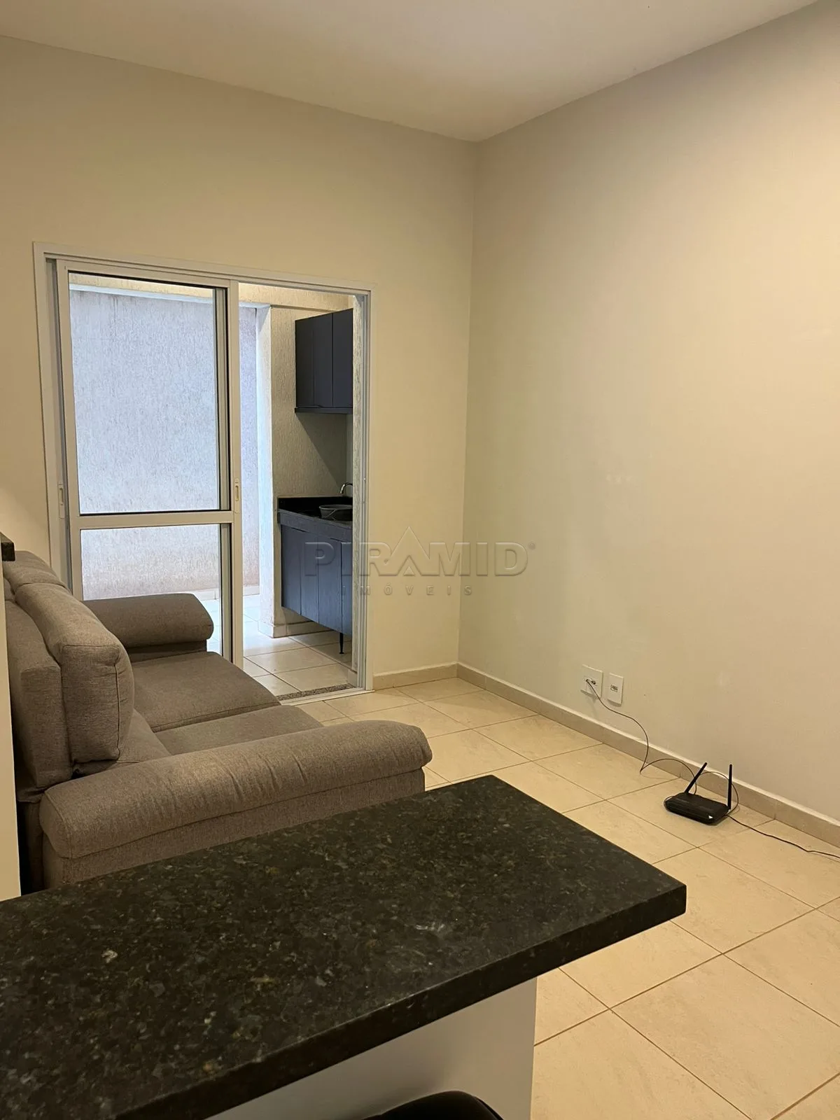 Alugar Apartamento / Padr&atilde;o em Ribeir&atilde;o Preto R$ 1.800,00 - Foto 4