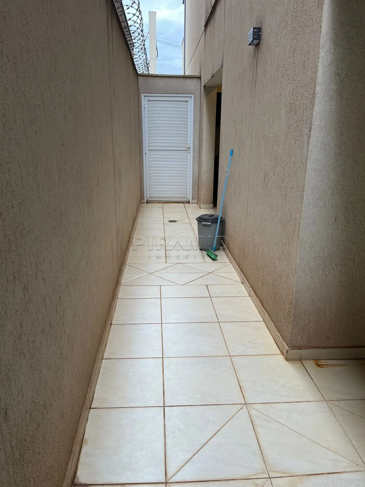 Alugar Apartamento / Padr&atilde;o em Ribeir&atilde;o Preto R$ 1.800,00 - Foto 17