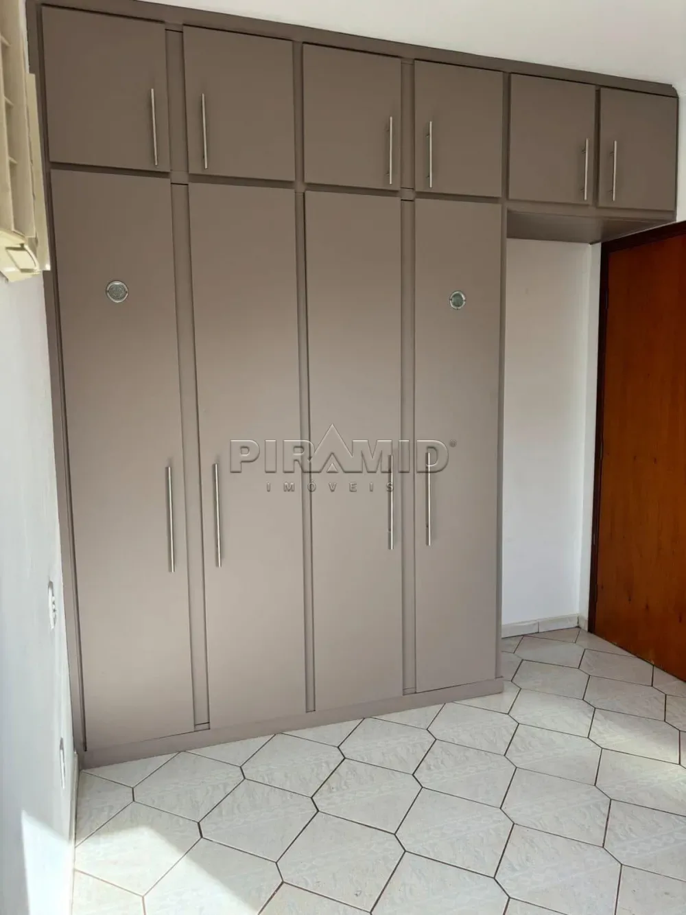 Alugar Apartamento / Padr&atilde;o em Ribeir&atilde;o Preto R$ 1.800,00 - Foto 4