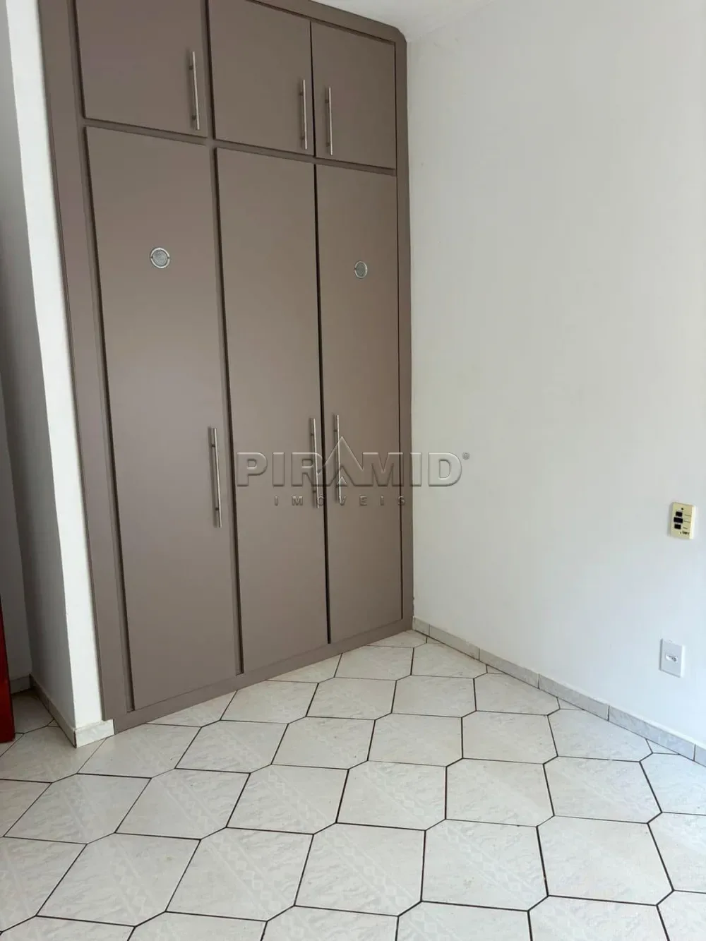 Alugar Apartamento / Padr&atilde;o em Ribeir&atilde;o Preto R$ 1.800,00 - Foto 6