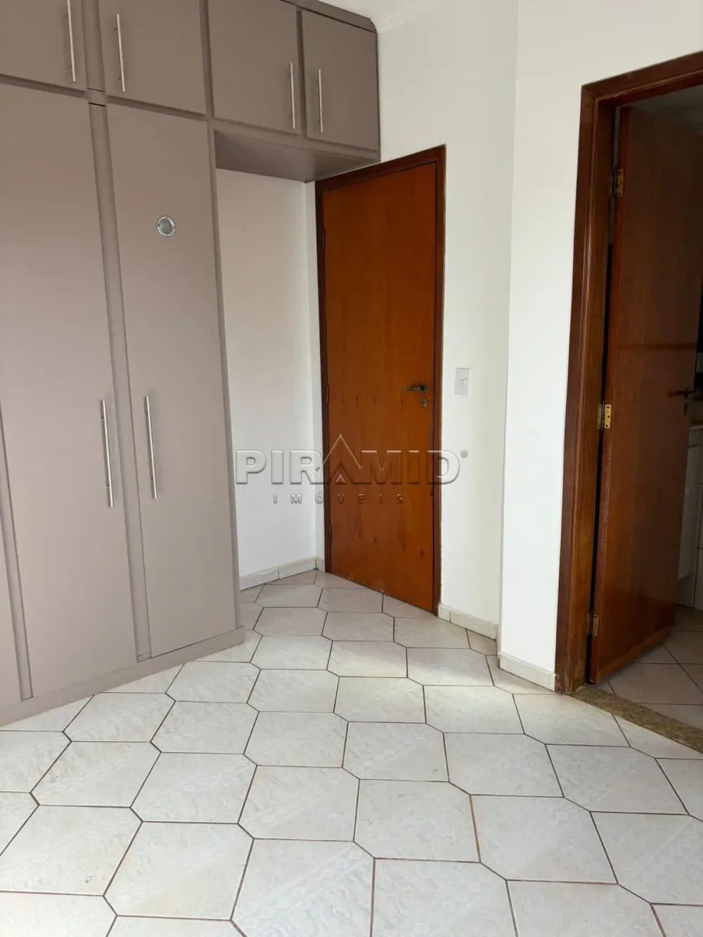 Alugar Apartamento / Padr&atilde;o em Ribeir&atilde;o Preto R$ 1.800,00 - Foto 9