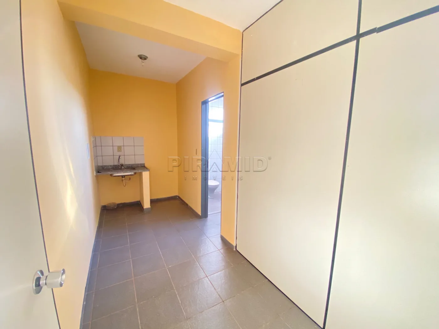 Alugar Comercial / Sala em Ribeir&atilde;o Preto R$ 700,00 - Foto 4