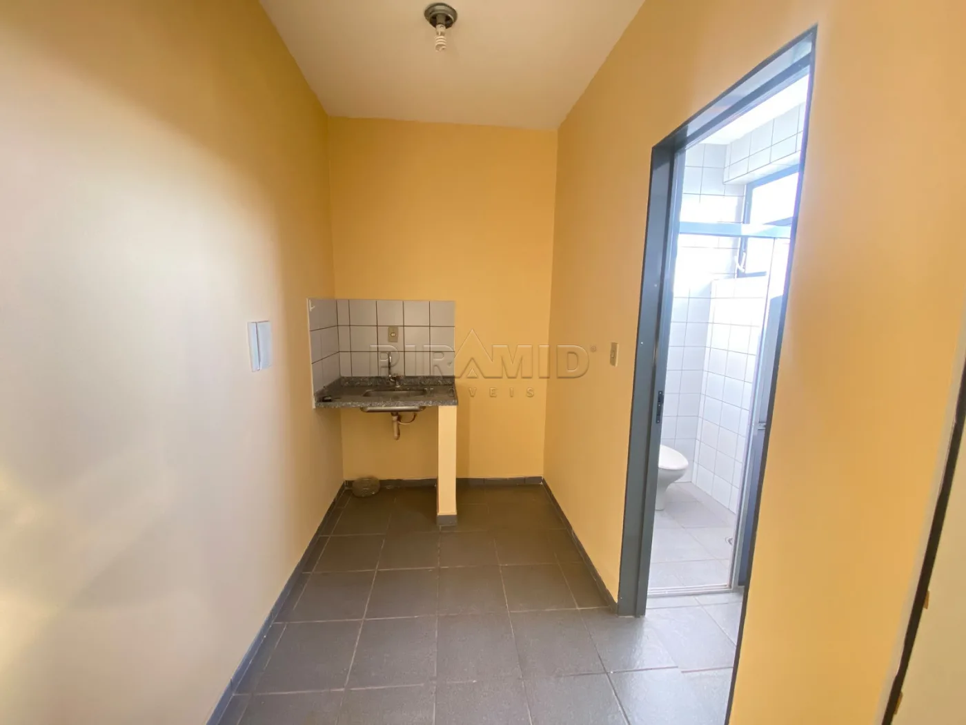 Alugar Comercial / Sala em Ribeir&atilde;o Preto R$ 700,00 - Foto 5