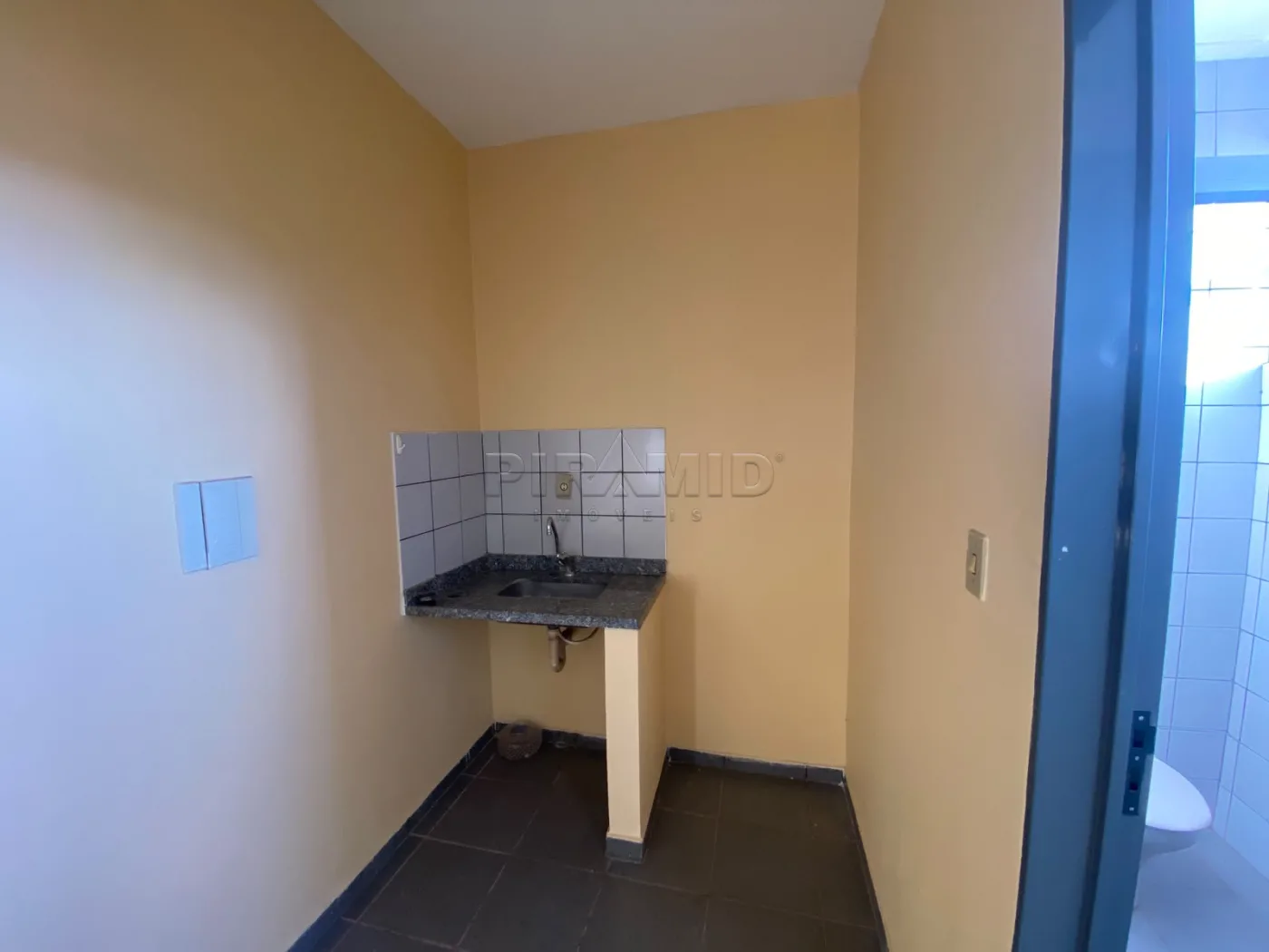 Alugar Comercial / Sala em Ribeir&atilde;o Preto R$ 700,00 - Foto 6