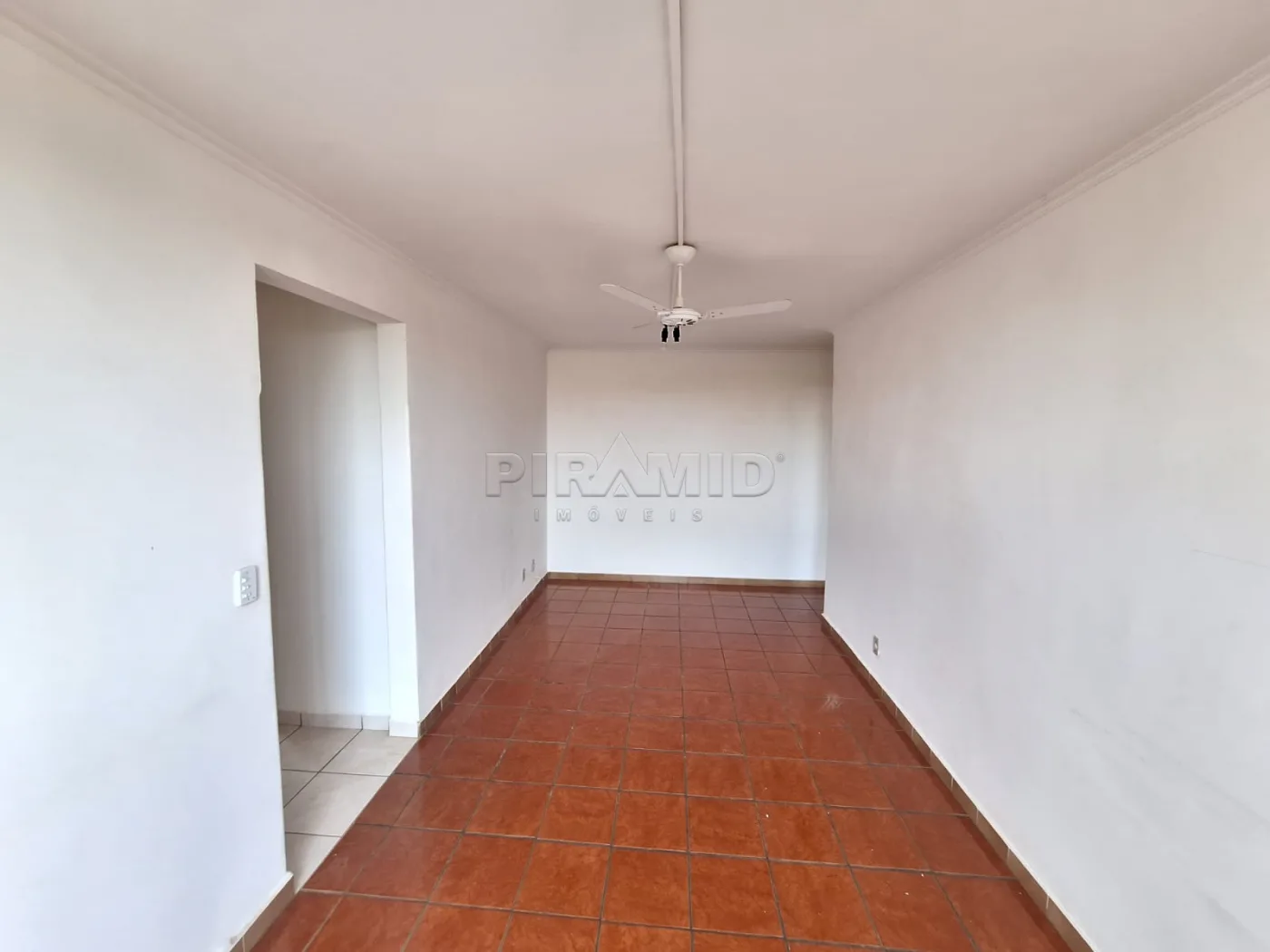 Alugar Apartamento / Padr&atilde;o em Ribeir&atilde;o Preto R$ 1.200,00 - Foto 2
