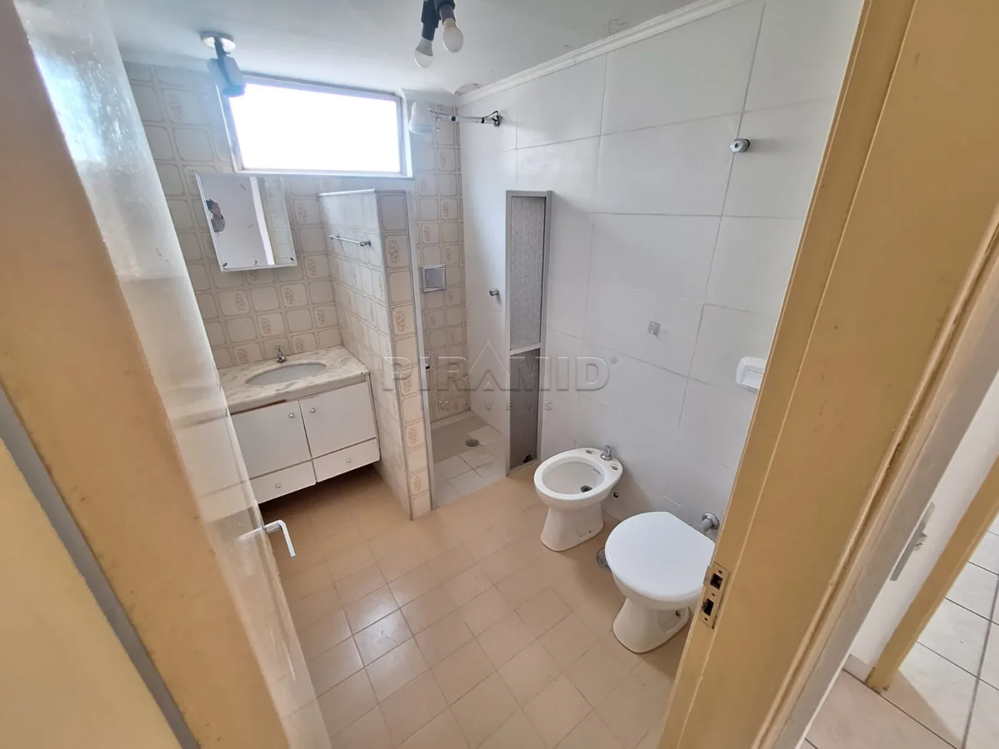 Alugar Apartamento / Padr&atilde;o em Ribeir&atilde;o Preto R$ 1.200,00 - Foto 3