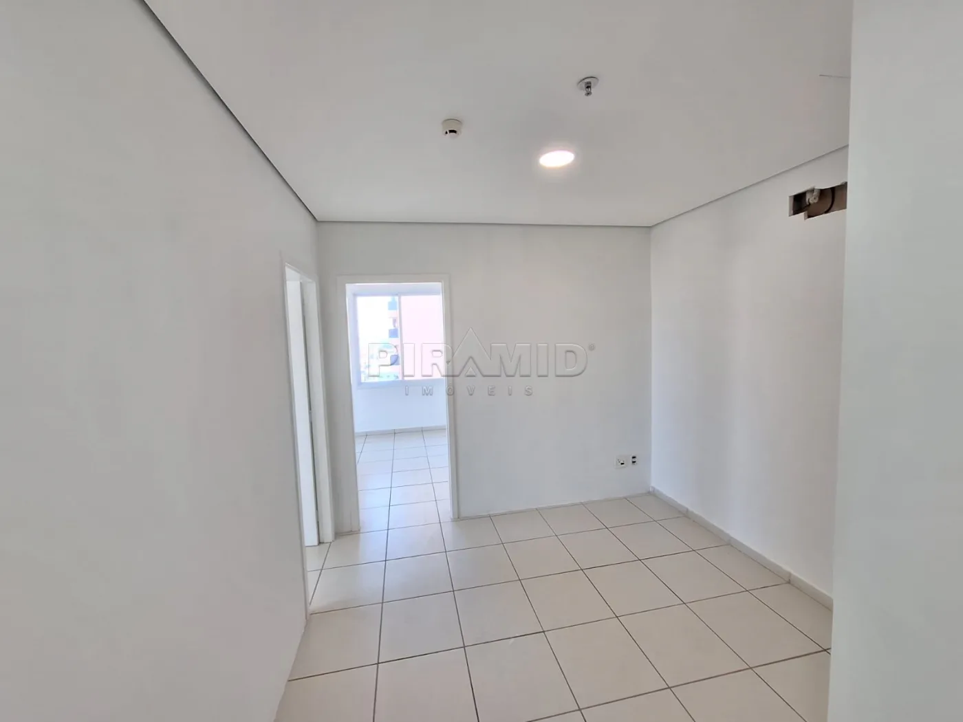 Alugar Comercial / Sala em Ribeir&atilde;o Preto R$ 1.600,00 - Foto 1