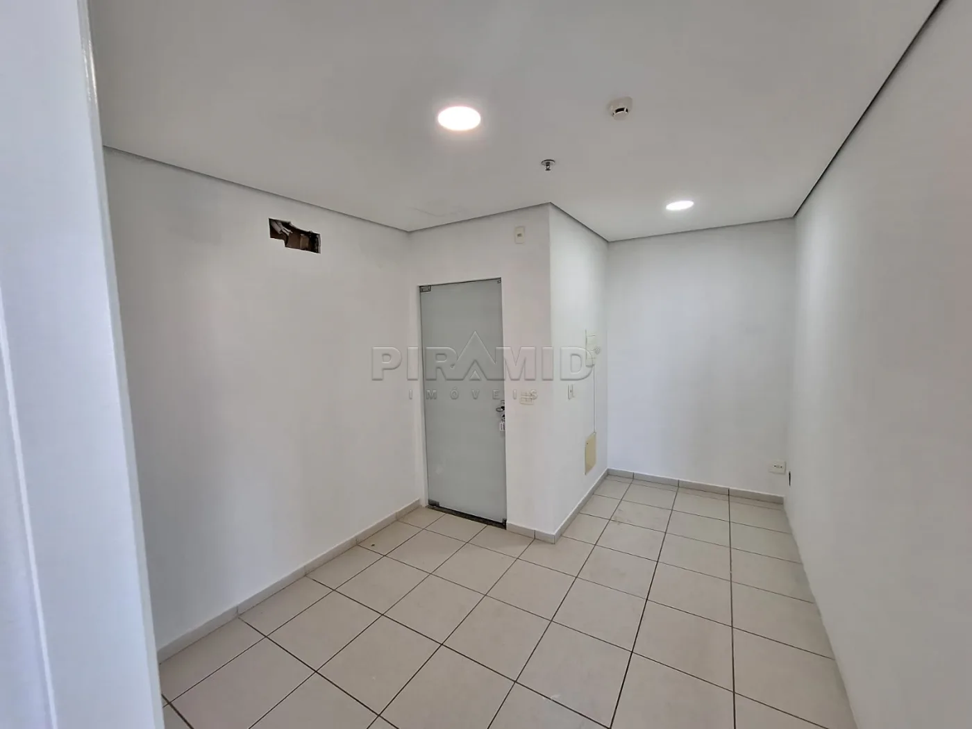Alugar Comercial / Sala em Ribeir&atilde;o Preto R$ 1.600,00 - Foto 2