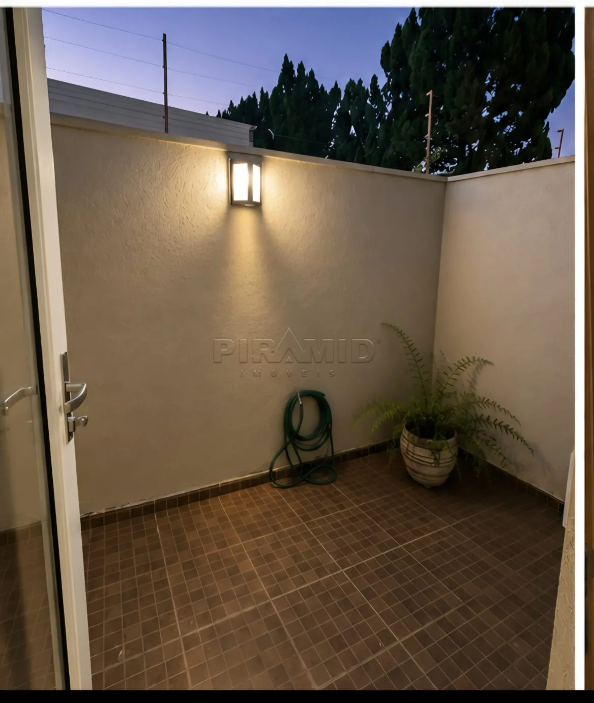 Alugar Comercial / Sala em Ribeir&atilde;o Preto R$ 1.100,00 - Foto 4