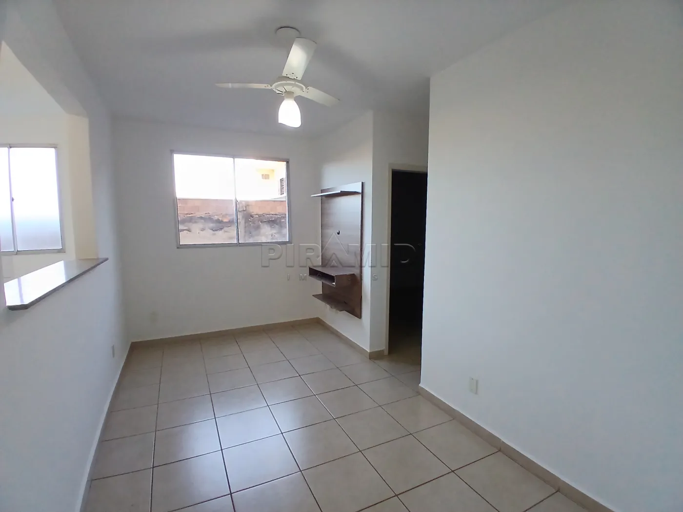 Alugar Apartamento / Padr&atilde;o em Ribeir&atilde;o Preto R$ 1.100,00 - Foto 1
