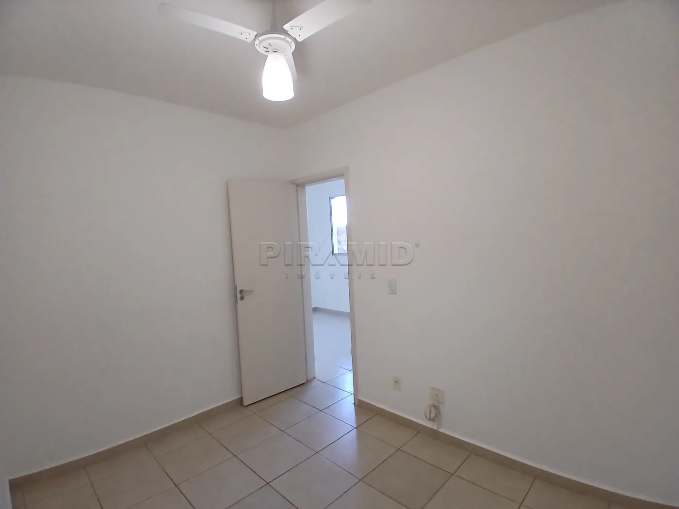 Alugar Apartamento / Padr&atilde;o em Ribeir&atilde;o Preto R$ 1.100,00 - Foto 5