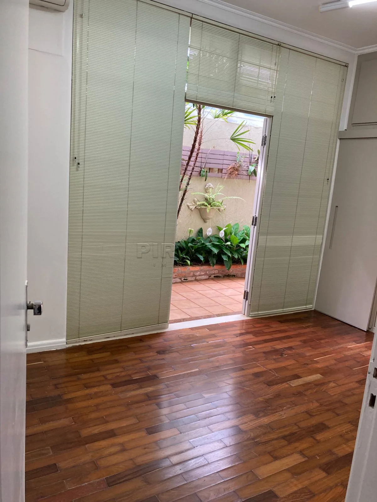 Alugar Comercial / Sala em Ribeir&atilde;o Preto R$ 1.550,00 - Foto 2