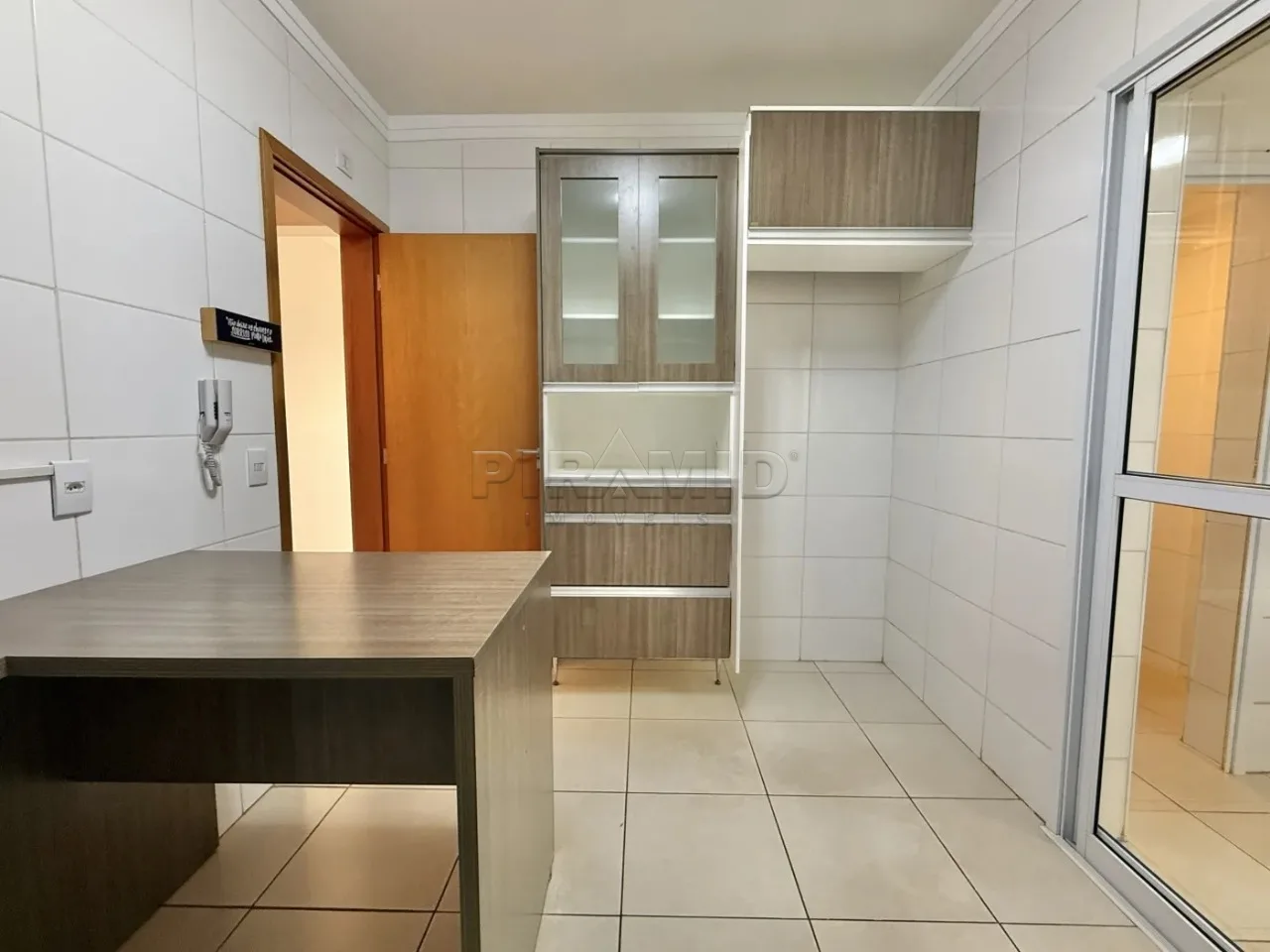 Alugar Apartamento / Padr&atilde;o em Ribeir&atilde;o Preto R$ 2.400,00 - Foto 18