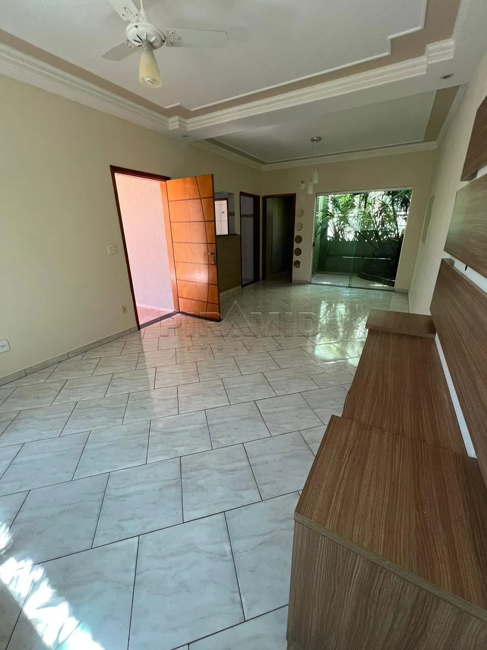 Alugar Casa / Padr&atilde;o em Ribeir&atilde;o Preto R$ 1.850,00 - Foto 3