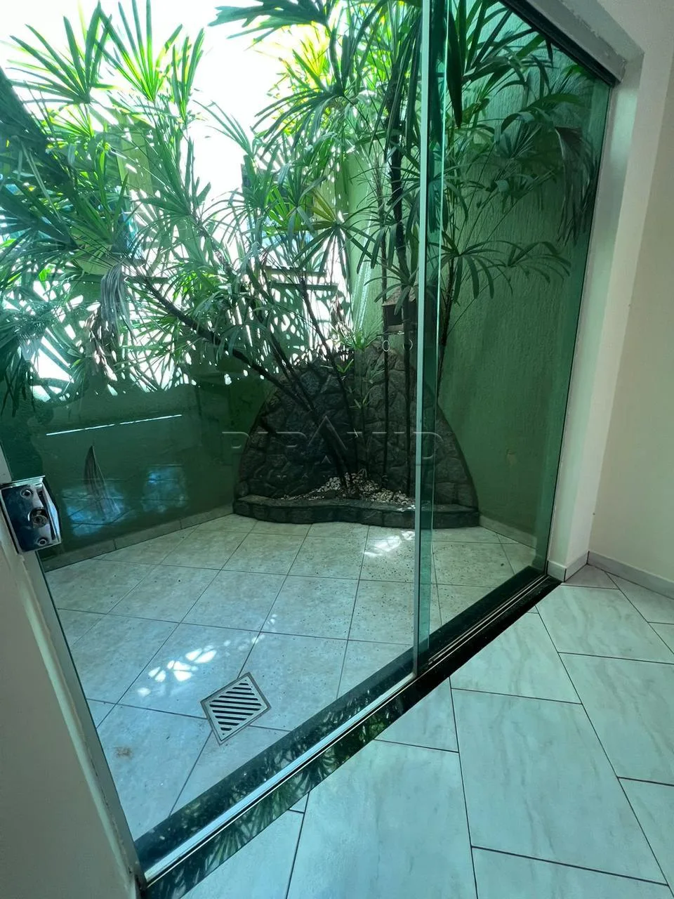 Alugar Casa / Padr&atilde;o em Ribeir&atilde;o Preto R$ 1.850,00 - Foto 4