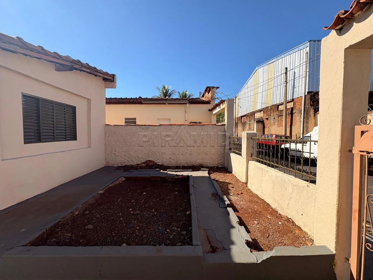 Alugar Casa / Padr&atilde;o em Ribeir&atilde;o Preto R$ 800,00 - Foto 1