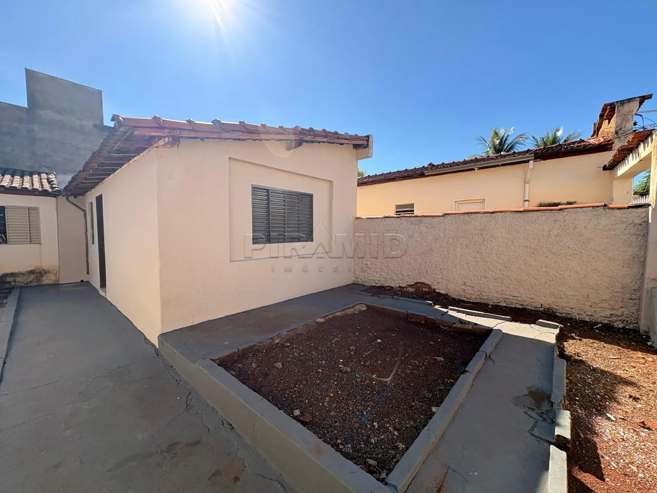 Alugar Casa / Padr&atilde;o em Ribeir&atilde;o Preto R$ 800,00 - Foto 2