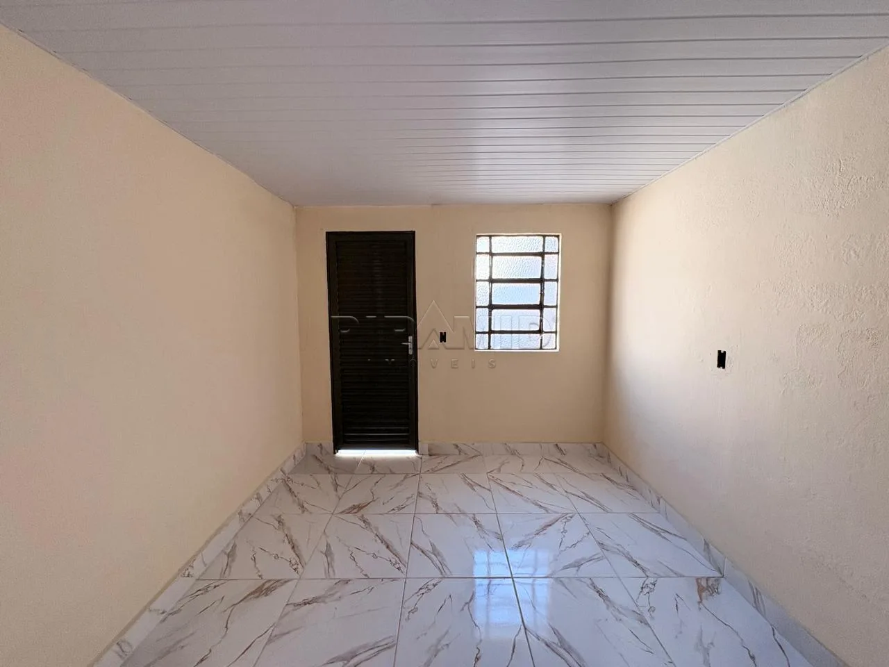Alugar Casa / Padr&atilde;o em Ribeir&atilde;o Preto R$ 800,00 - Foto 5