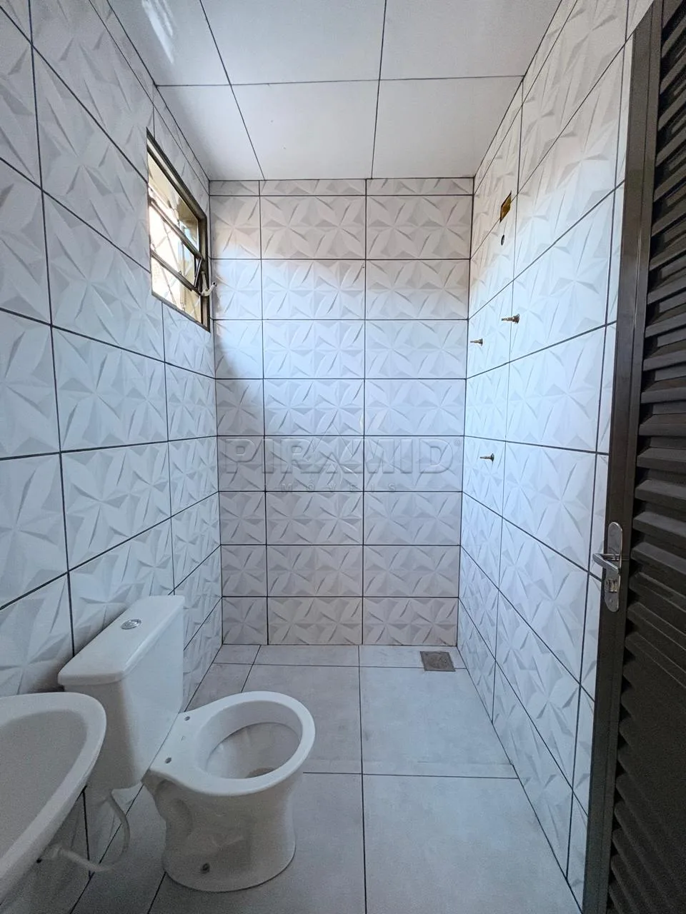 Alugar Casa / Padr&atilde;o em Ribeir&atilde;o Preto R$ 800,00 - Foto 11