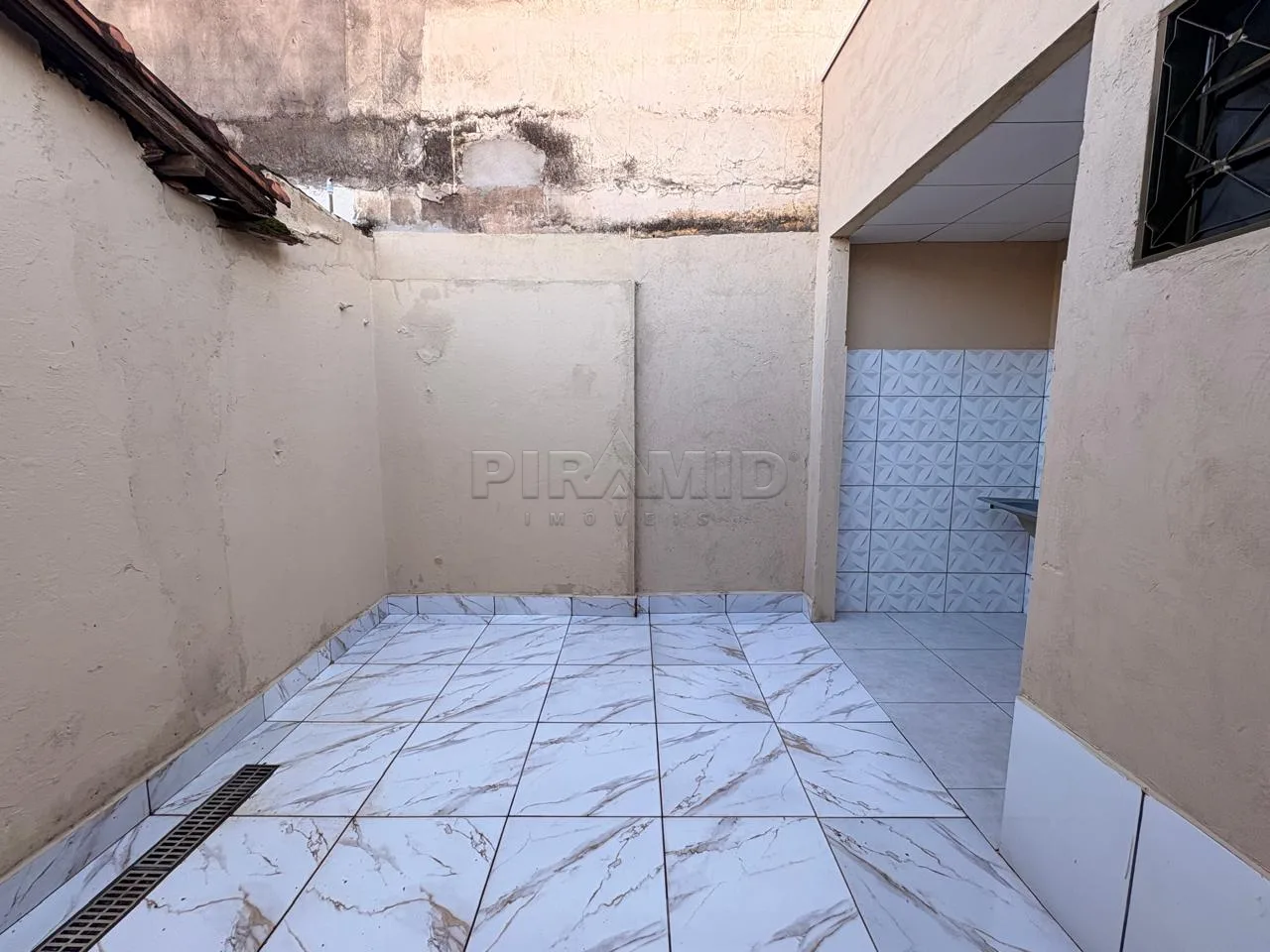 Alugar Casa / Padr&atilde;o em Ribeir&atilde;o Preto R$ 800,00 - Foto 13