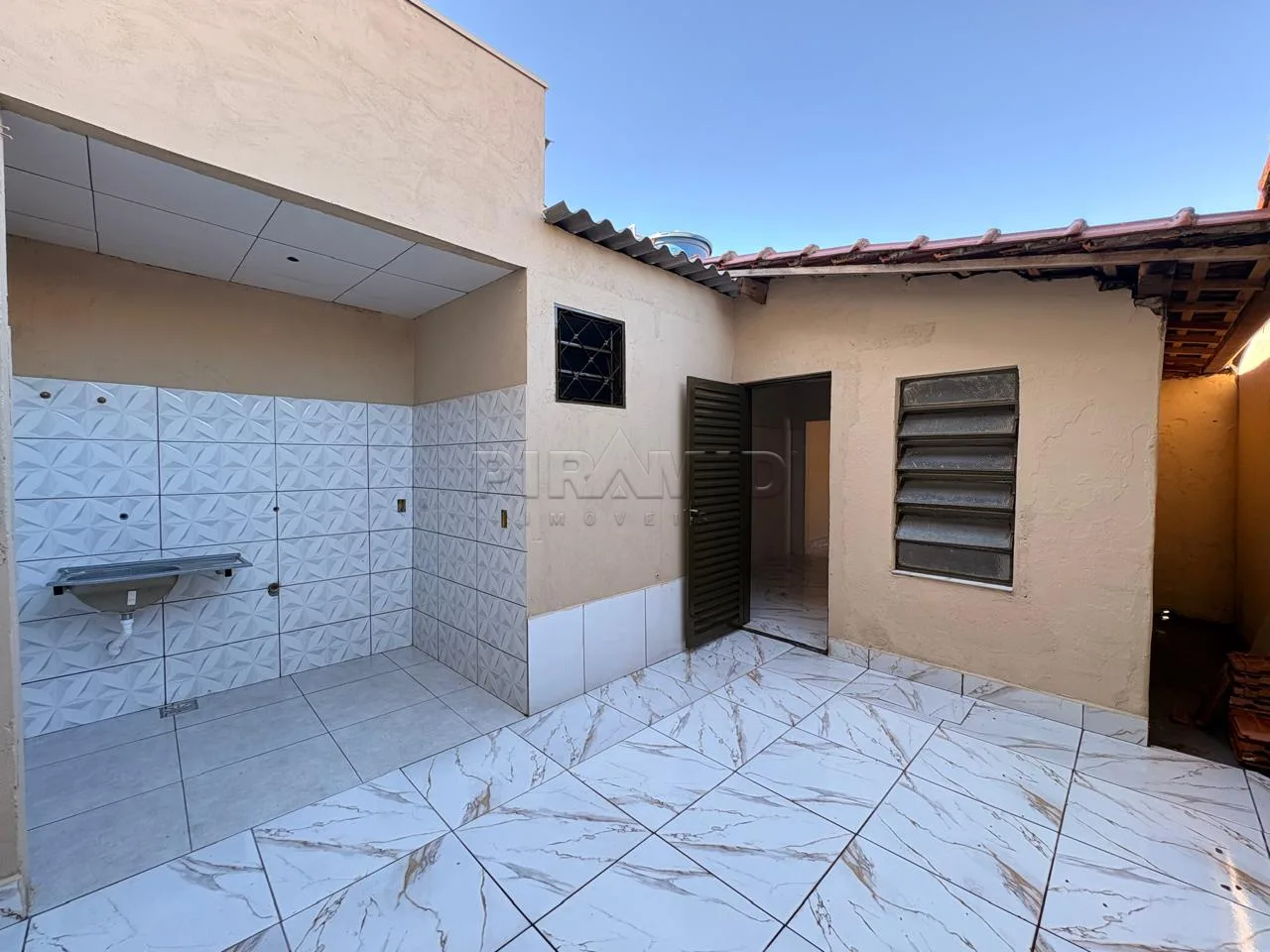 Alugar Casa / Padr&atilde;o em Ribeir&atilde;o Preto R$ 800,00 - Foto 14