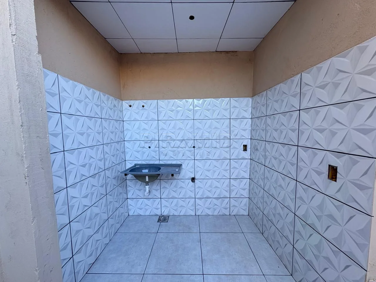 Alugar Casa / Padr&atilde;o em Ribeir&atilde;o Preto R$ 800,00 - Foto 15