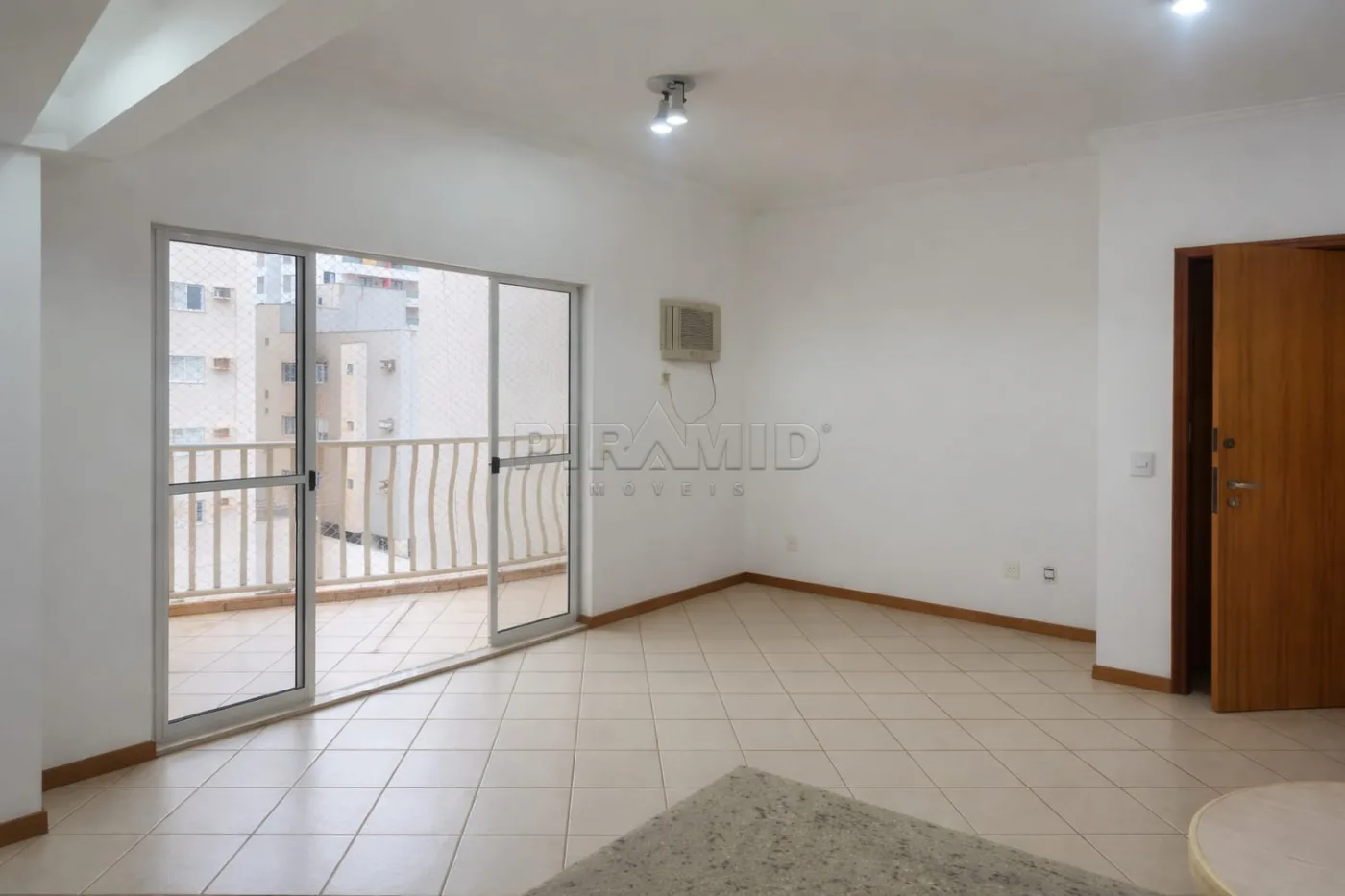 Alugar Apartamento / Padr&atilde;o em Ribeir&atilde;o Preto R$ 1.600,00 - Foto 1