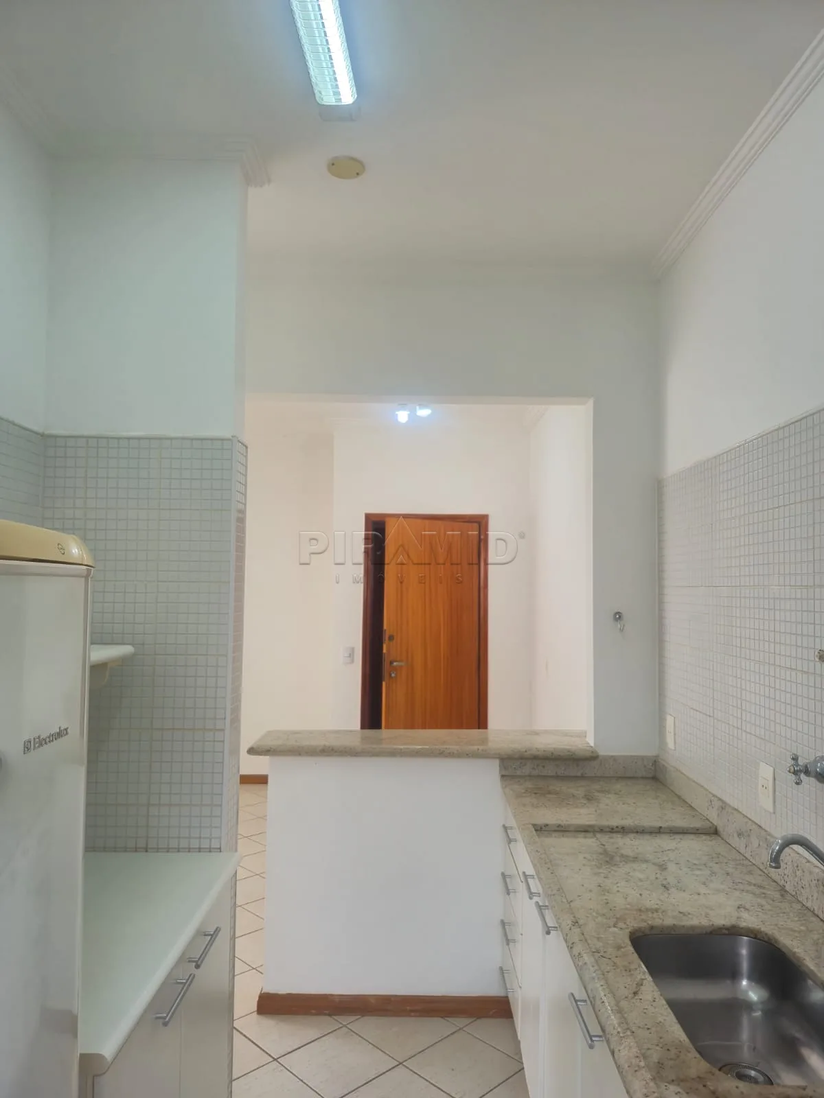 Alugar Apartamento / Padr&atilde;o em Ribeir&atilde;o Preto R$ 1.600,00 - Foto 12