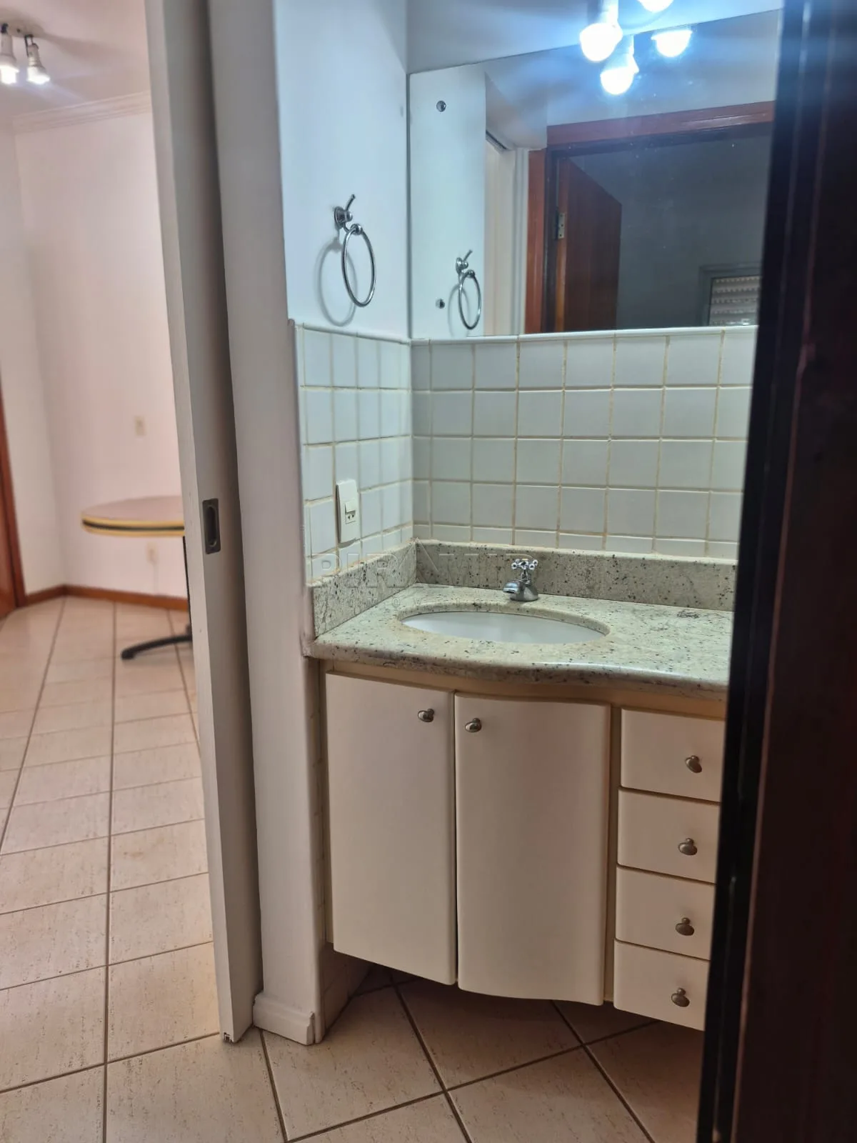 Alugar Apartamento / Padr&atilde;o em Ribeir&atilde;o Preto R$ 1.600,00 - Foto 14