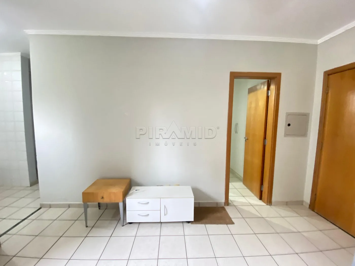 Alugar Apartamento / Padr&atilde;o em Ribeir&atilde;o Preto R$ 1.200,00 - Foto 3