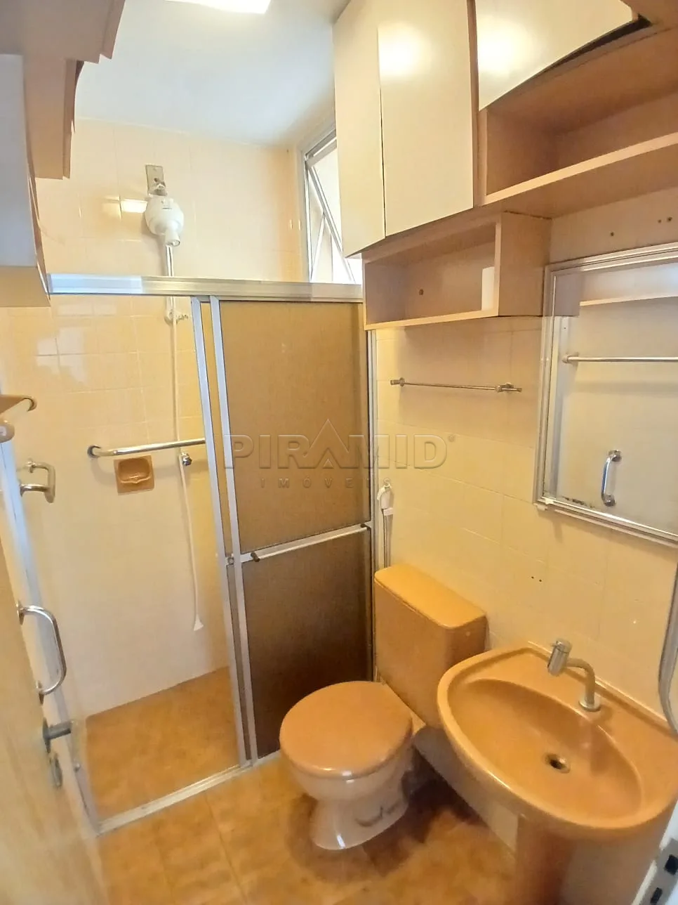 Alugar Apartamento / Padr&atilde;o em Ribeir&atilde;o Preto R$ 1.200,00 - Foto 3