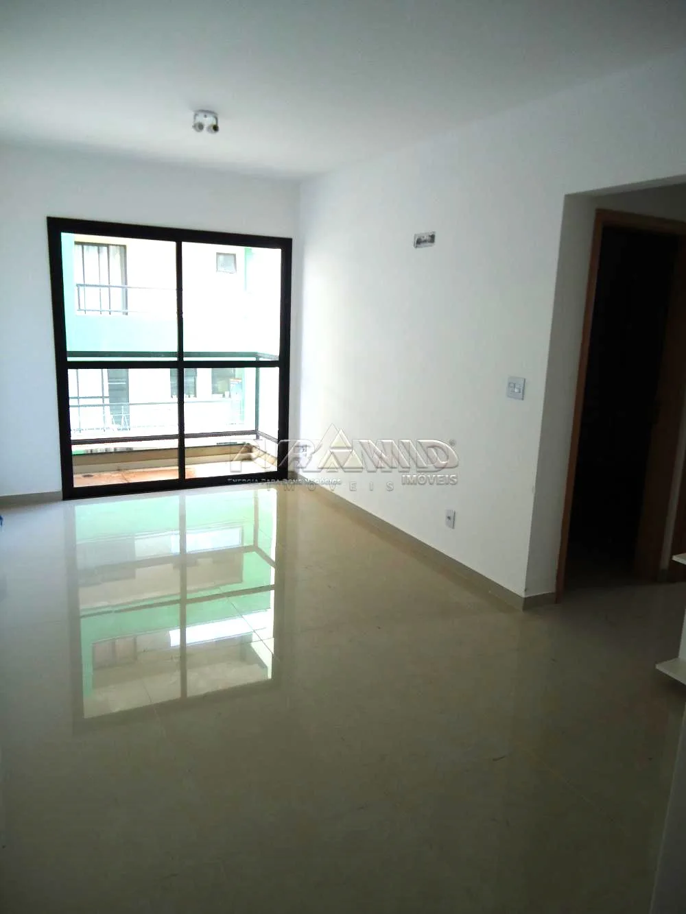 Alugar Apartamento / Padr&atilde;o em Ribeir&atilde;o Preto R$ 850,00 - Foto 1