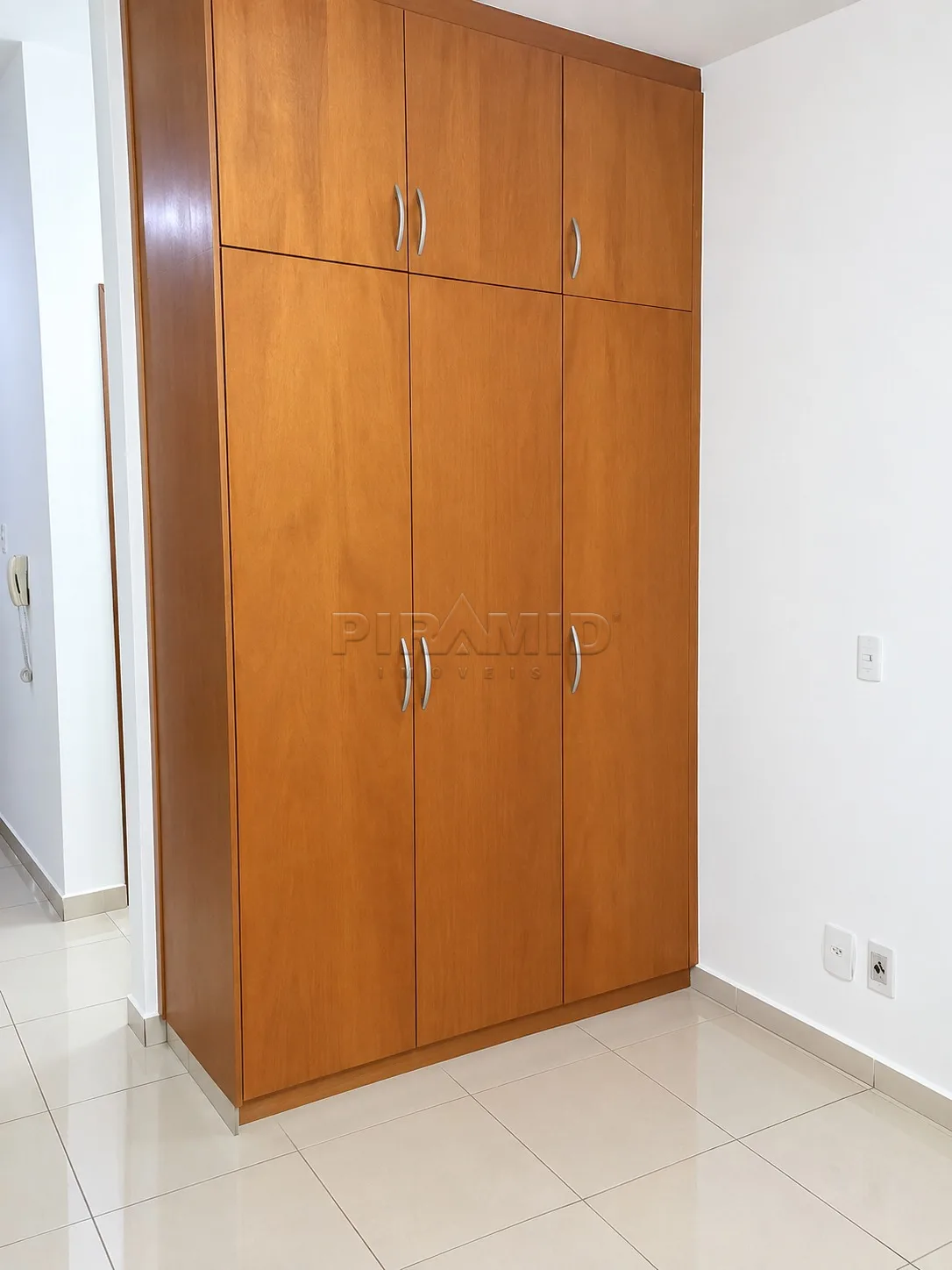 Alugar Apartamento / Kitchnet em Ribeir&atilde;o Preto R$ 1.500,00 - Foto 2