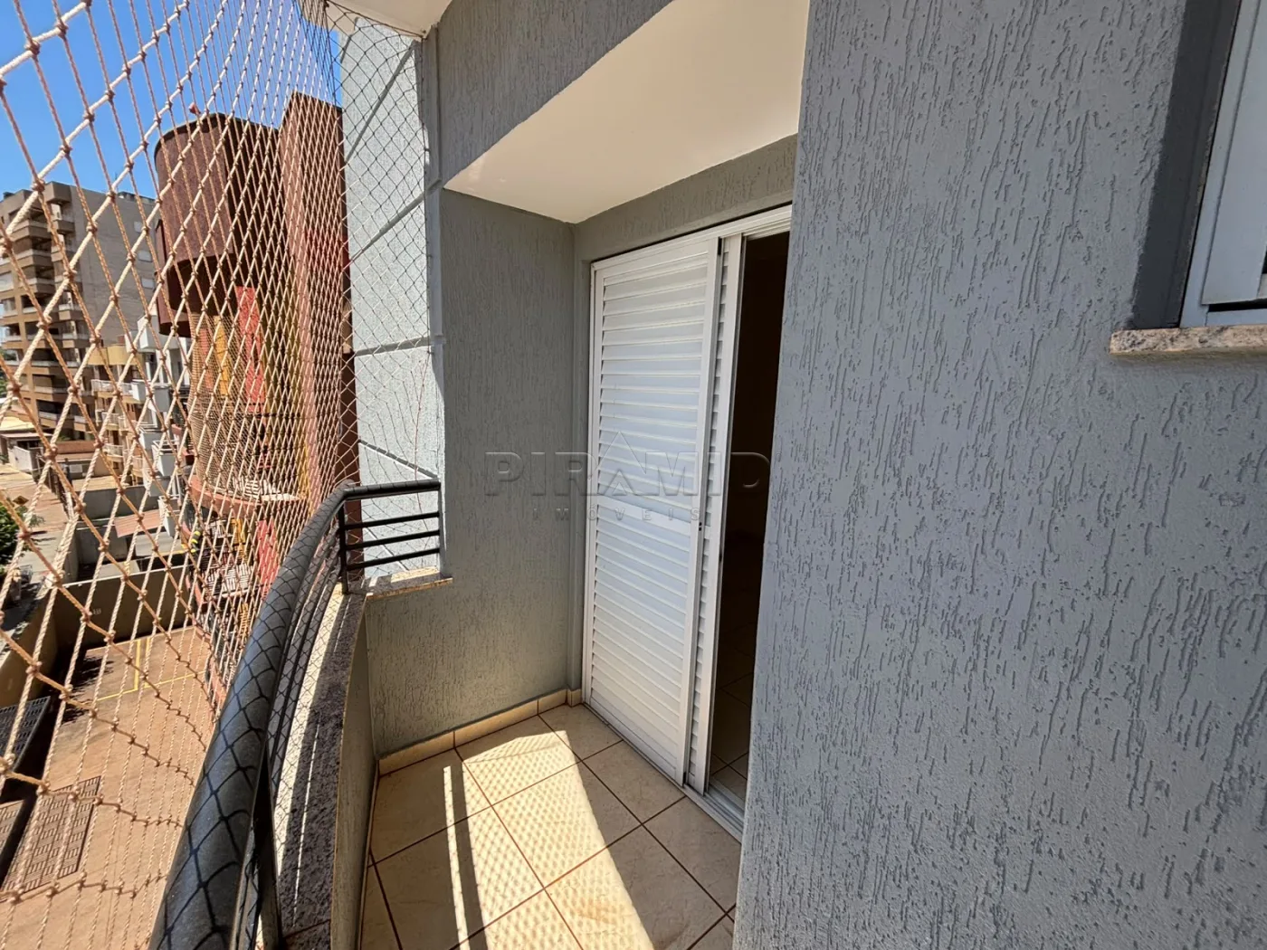Alugar Apartamento / Padr&atilde;o em Ribeir&atilde;o Preto R$ 820,00 - Foto 1