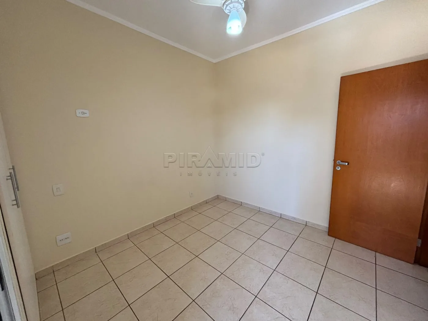 Alugar Apartamento / Padr&atilde;o em Ribeir&atilde;o Preto R$ 820,00 - Foto 5
