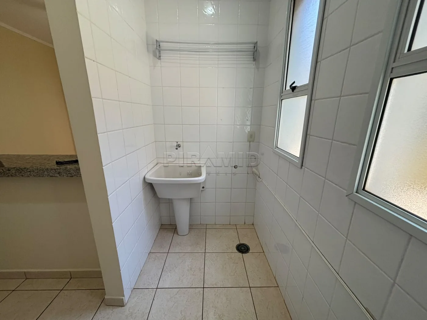 Alugar Apartamento / Padr&atilde;o em Ribeir&atilde;o Preto R$ 820,00 - Foto 10