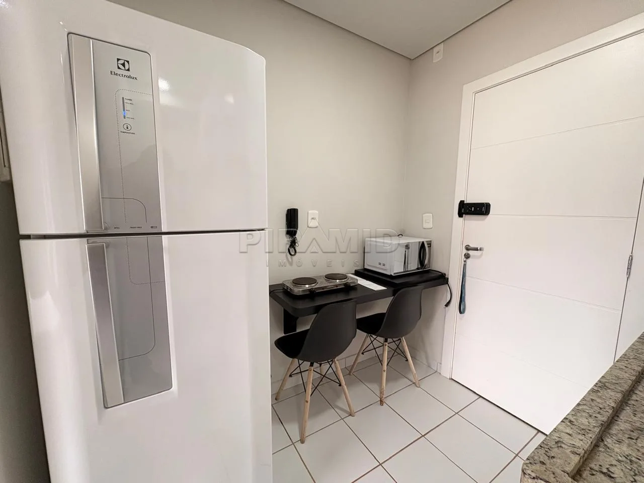 Alugar Apartamento / Padr&atilde;o em Ribeir&atilde;o Preto R$ 1.600,00 - Foto 4