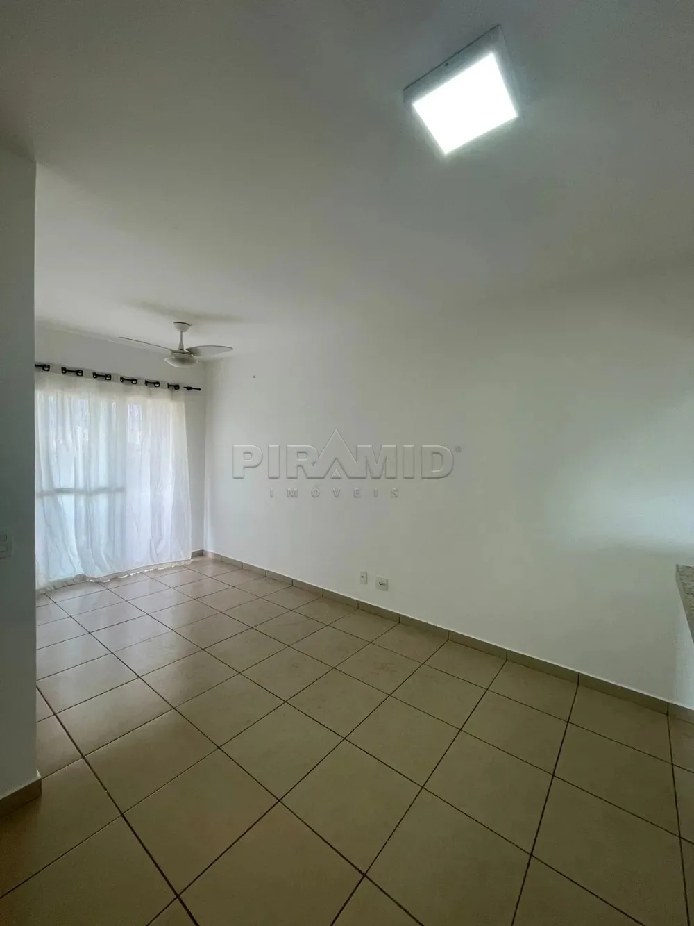 Alugar Apartamento / Padr&atilde;o em Ribeir&atilde;o Preto R$ 2.000,00 - Foto 2