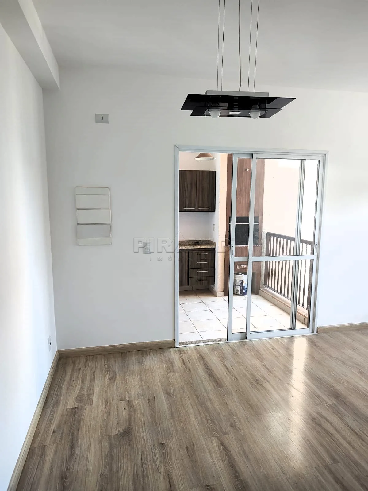 Alugar Apartamento / Padr&atilde;o em Ribeir&atilde;o Preto R$ 1.800,00 - Foto 2