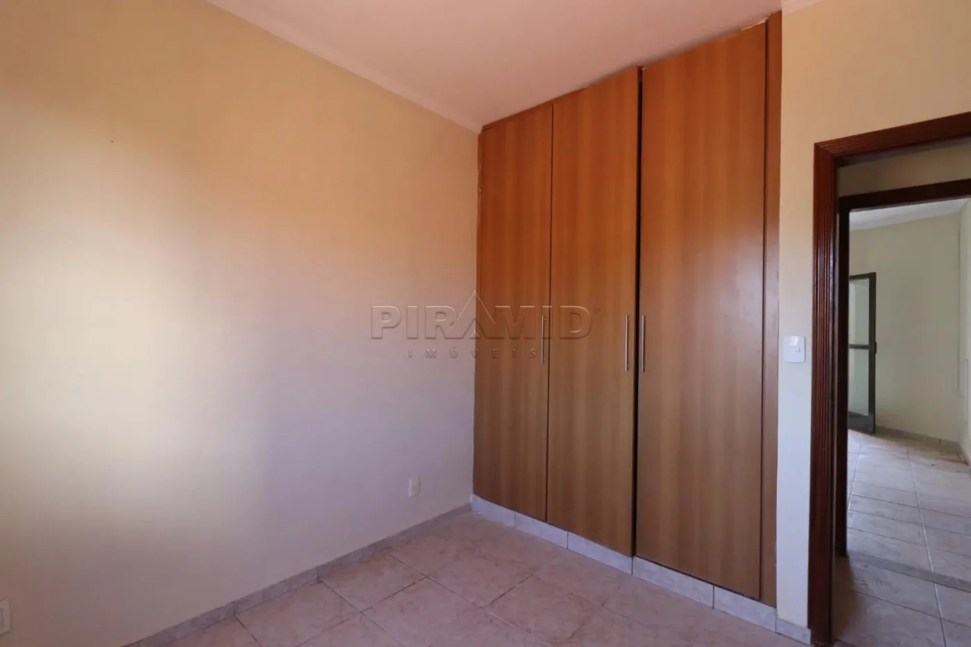 Alugar Casa / Padr&atilde;o em Ribeir&atilde;o Preto R$ 3.200,00 - Foto 8