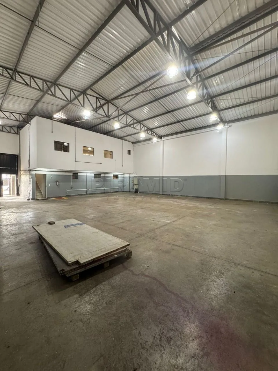 Alugar Comercial / Galp&atilde;o  Barrac&atilde;o em Ribeir&atilde;o Preto R$ 9.000,00 - Foto 3