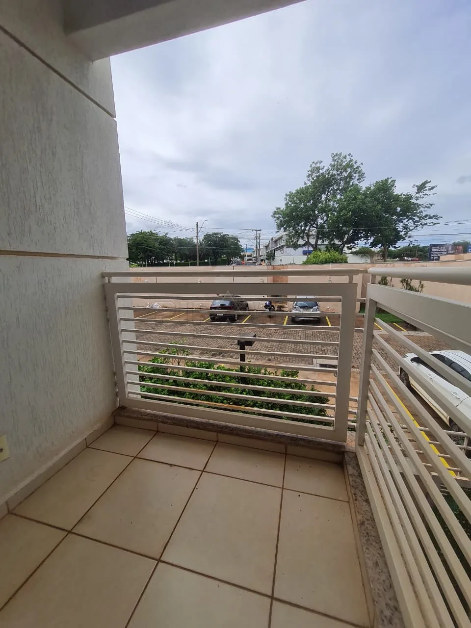 Alugar Apartamento / Padr&atilde;o em Ribeir&atilde;o Preto R$ 1.350,00 - Foto 4