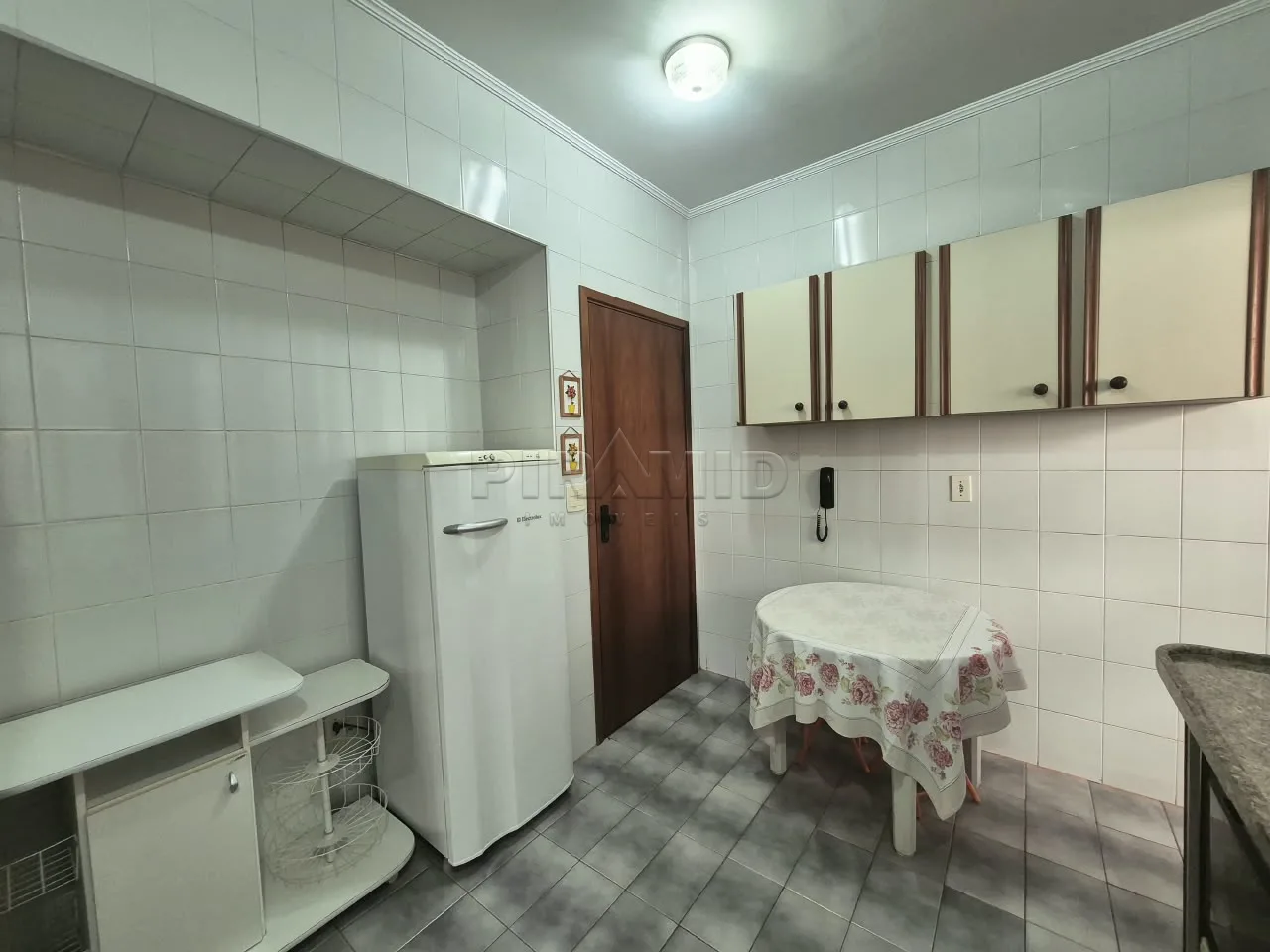 Alugar Apartamento / Padr&atilde;o em Ribeir&atilde;o Preto R$ 1.200,00 - Foto 12