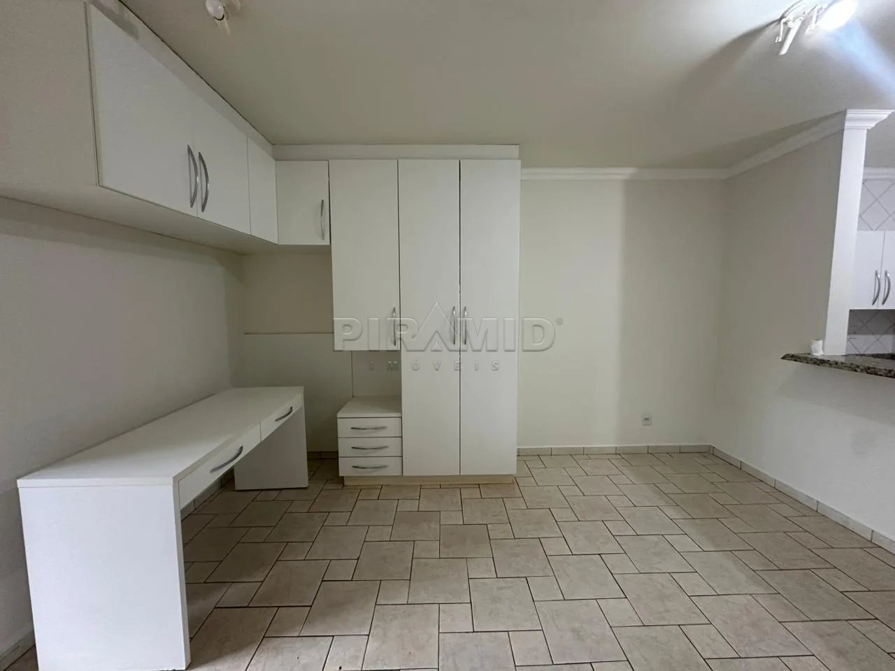 Alugar Apartamento / Kitchnet em Ribeir&atilde;o Preto R$ 1.050,00 - Foto 2