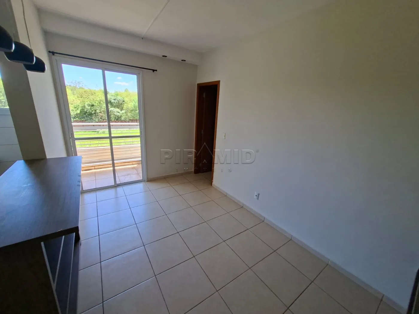 Alugar Apartamento / Padr&atilde;o em Ribeir&atilde;o Preto R$ 600,00 - Foto 1