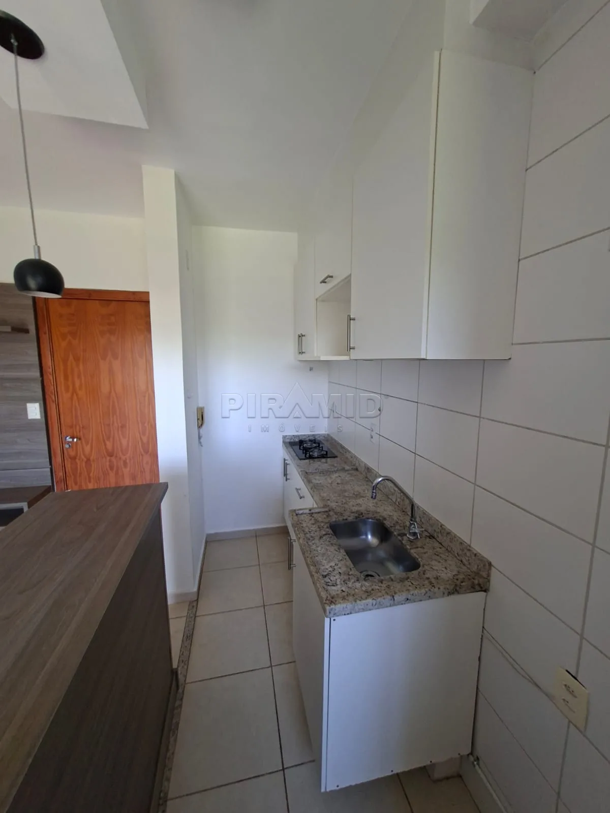 Alugar Apartamento / Padr&atilde;o em Ribeir&atilde;o Preto R$ 600,00 - Foto 4