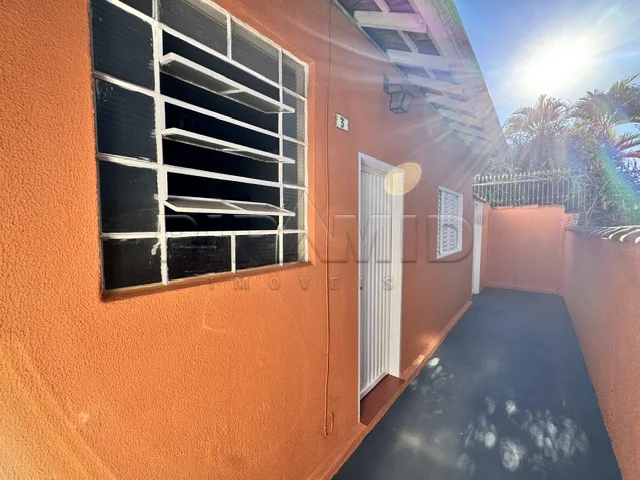 Alugar Casa / Padr&atilde;o em Ribeir&atilde;o Preto R$ 850,00 - Foto 2