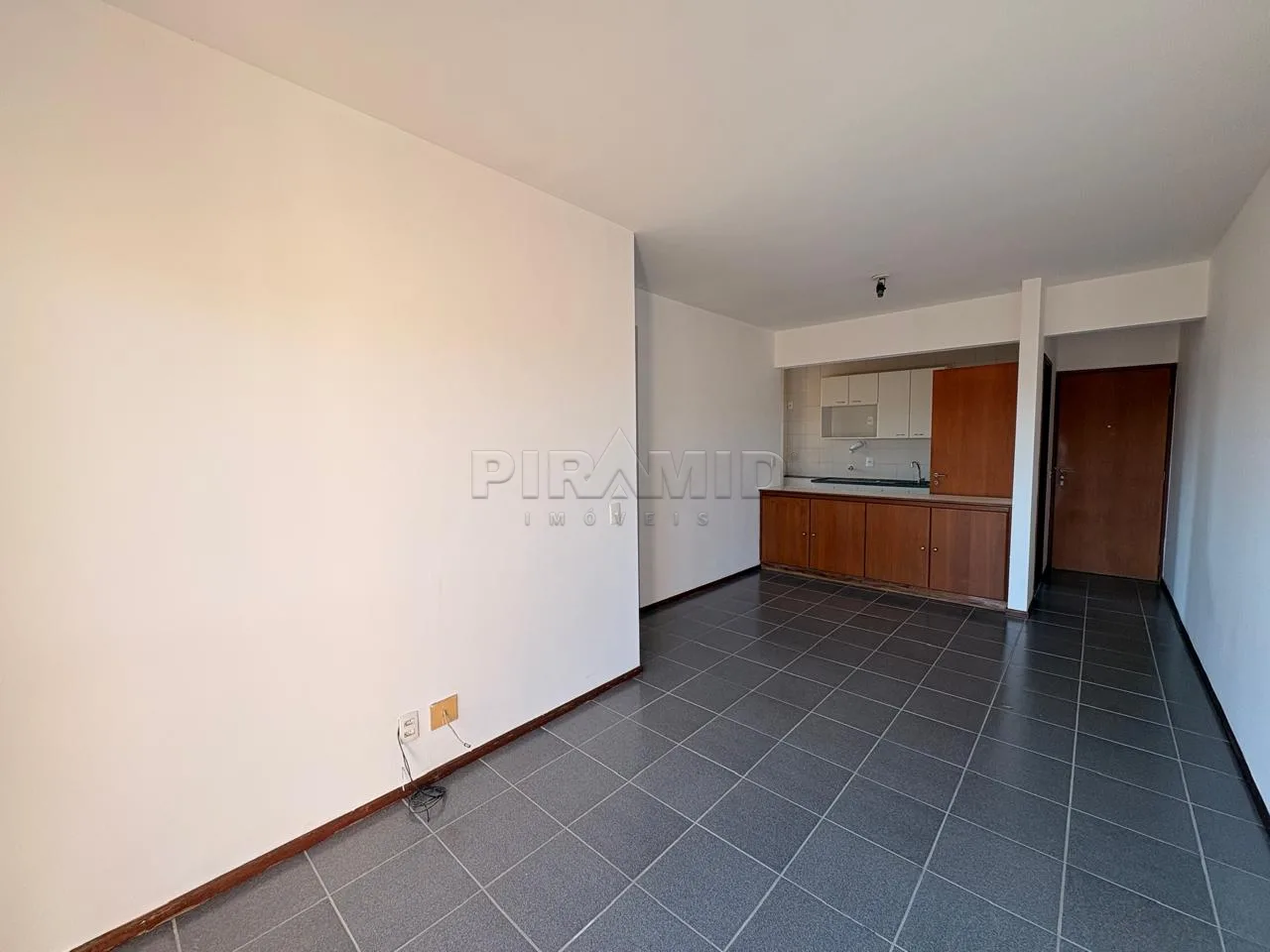 Alugar Apartamento / Padr&atilde;o em Ribeir&atilde;o Preto R$ 950,00 - Foto 3